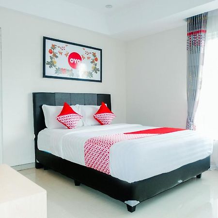 Oyo 696 Hasanah Guest House Syariah De Saphire มะลัง ภายนอก รูปภาพ