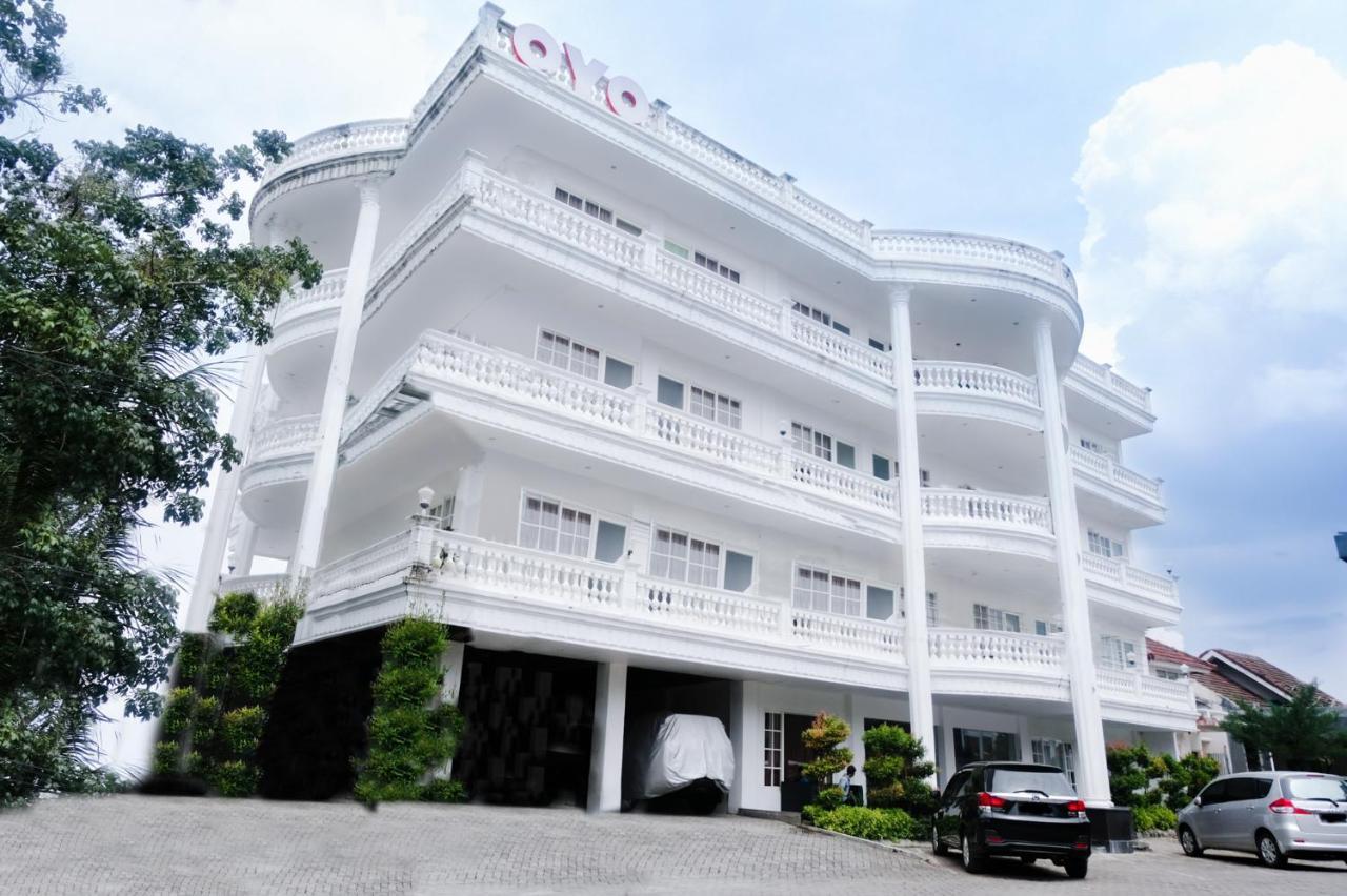Oyo 696 Hasanah Guest House Syariah De Saphire มะลัง ภายนอก รูปภาพ
