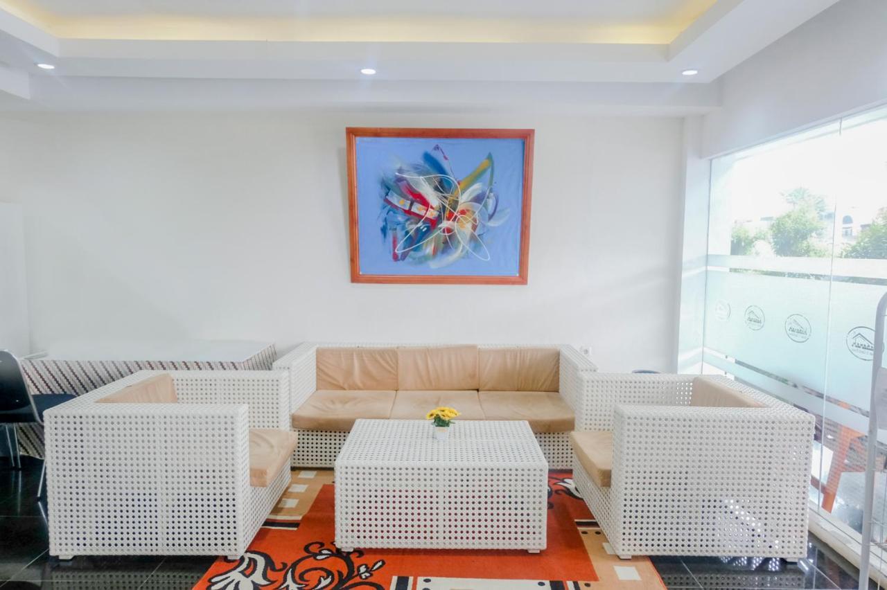 Oyo 696 Hasanah Guest House Syariah De Saphire มะลัง ภายนอก รูปภาพ