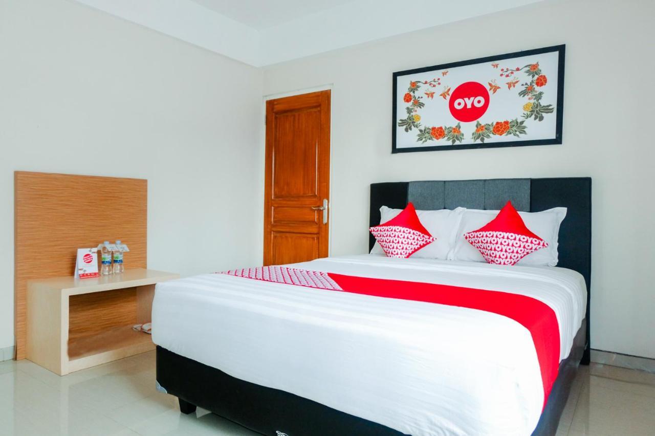 Oyo 696 Hasanah Guest House Syariah De Saphire มะลัง ภายนอก รูปภาพ