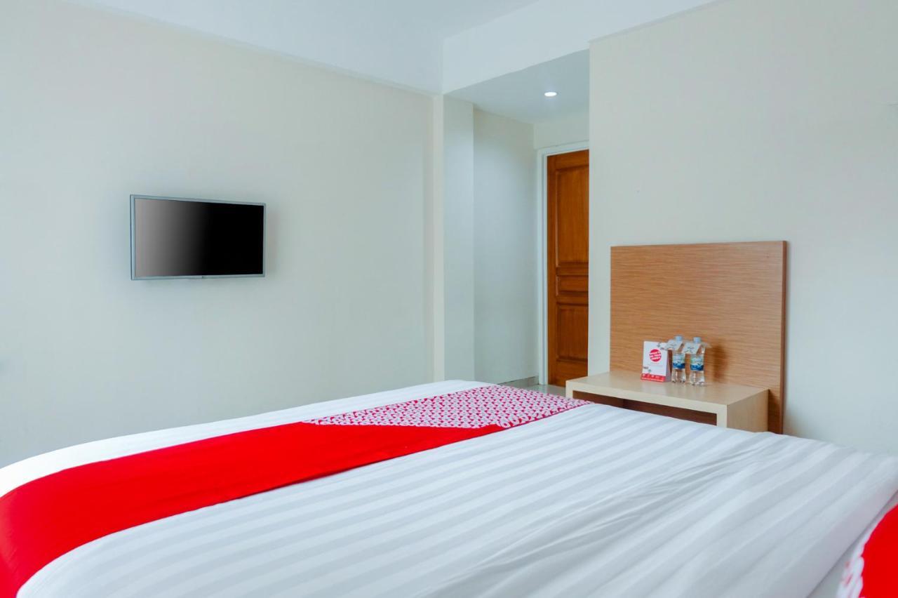Oyo 696 Hasanah Guest House Syariah De Saphire มะลัง ภายนอก รูปภาพ