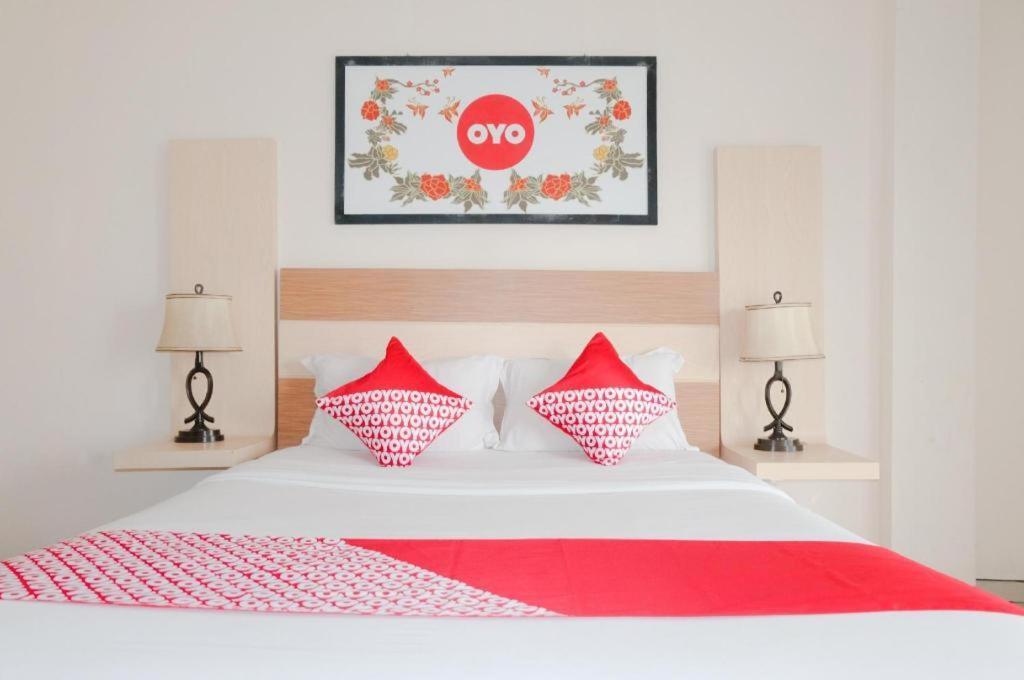 Oyo 696 Hasanah Guest House Syariah De Saphire มะลัง ภายนอก รูปภาพ