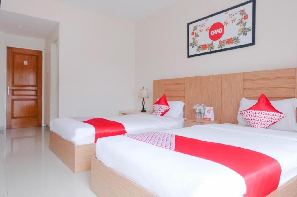 Oyo 696 Hasanah Guest House Syariah De Saphire มะลัง ภายนอก รูปภาพ